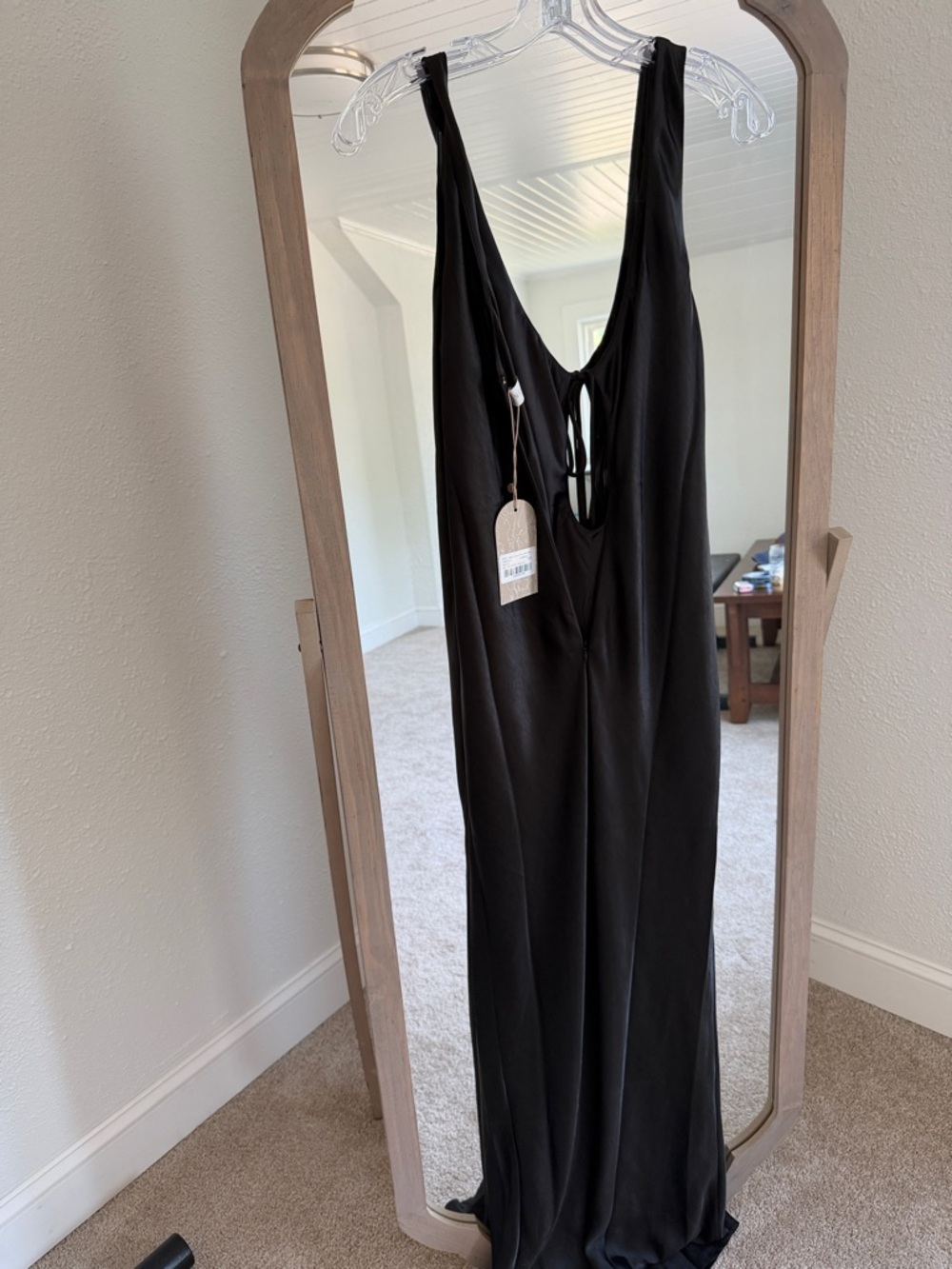 MESHKI key hole black satin dress - Picture 2 of 8